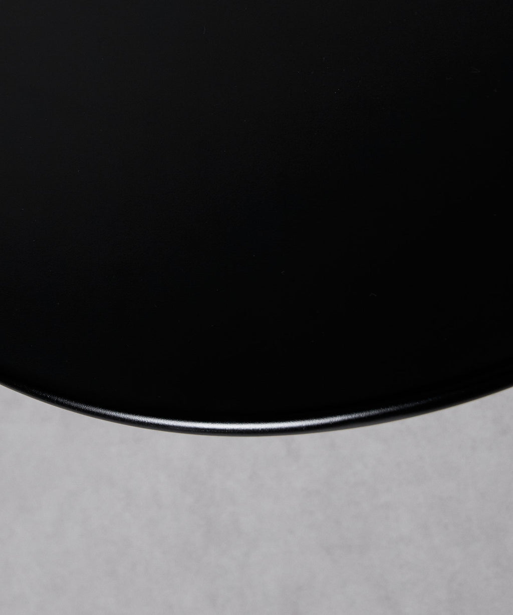 Table ronde Tulia en métal et fibre de verre (80 cm)