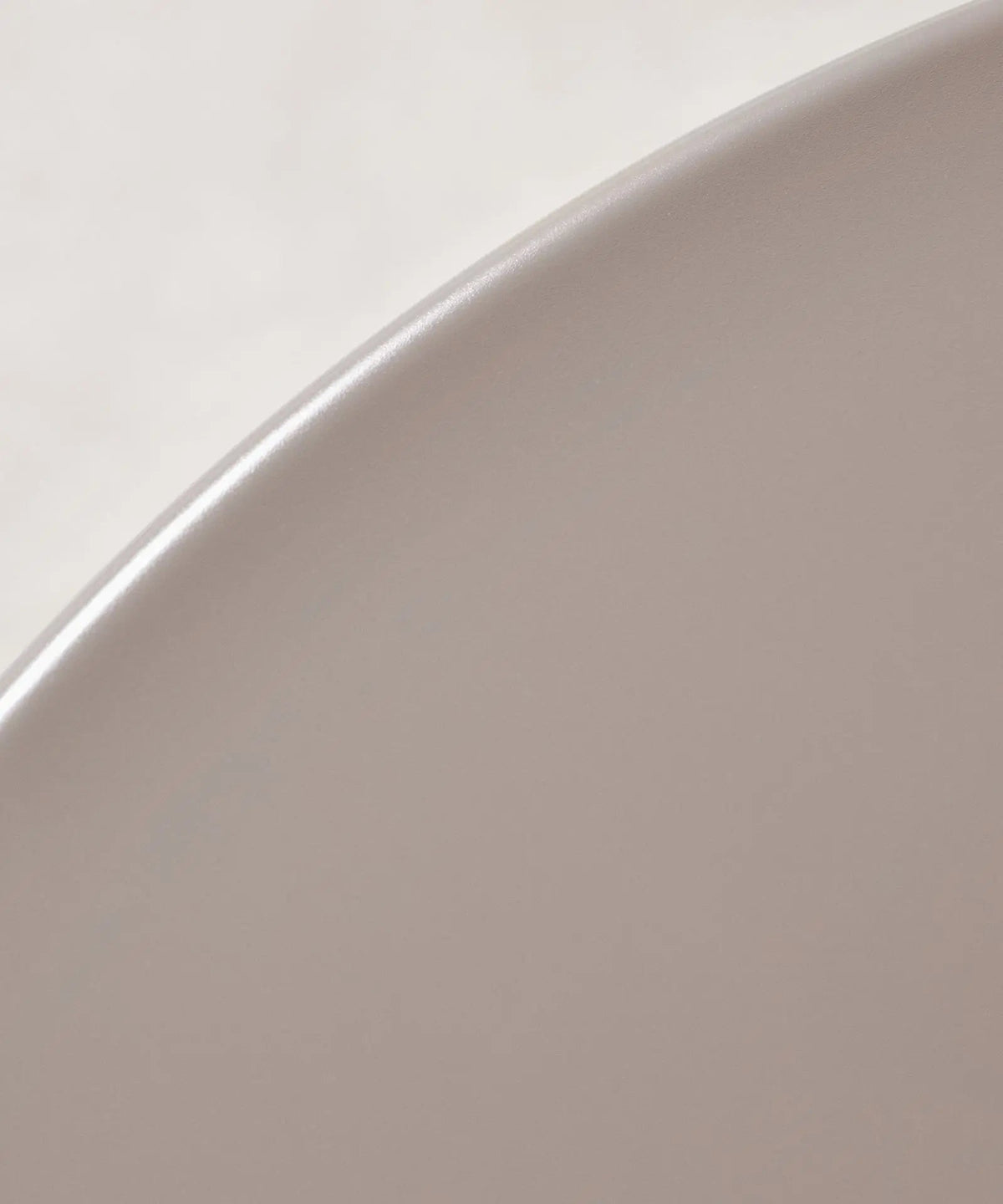 Table ronde Tulia en métal et fibre de verre (80 cm)