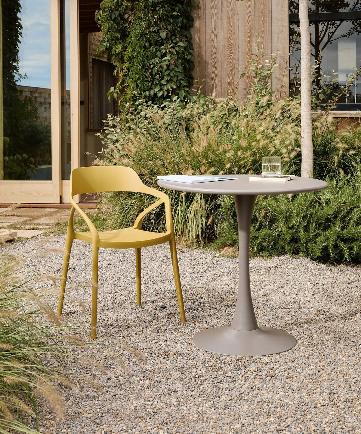 Chaise en polypropylène avec accoudoirs Grace