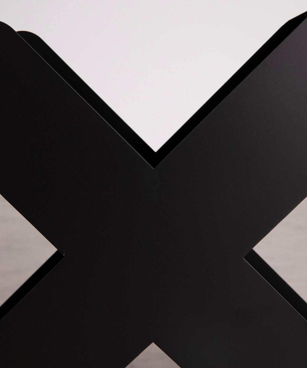 Porte-revues en métal en forme de croix