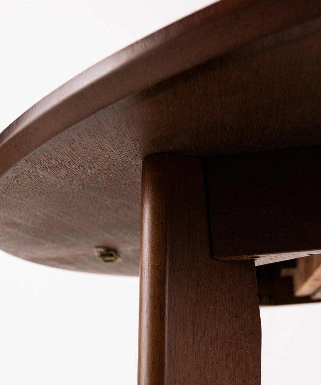 Table à manger ronde extensible en bois Gala Walnut (120–150 cm)