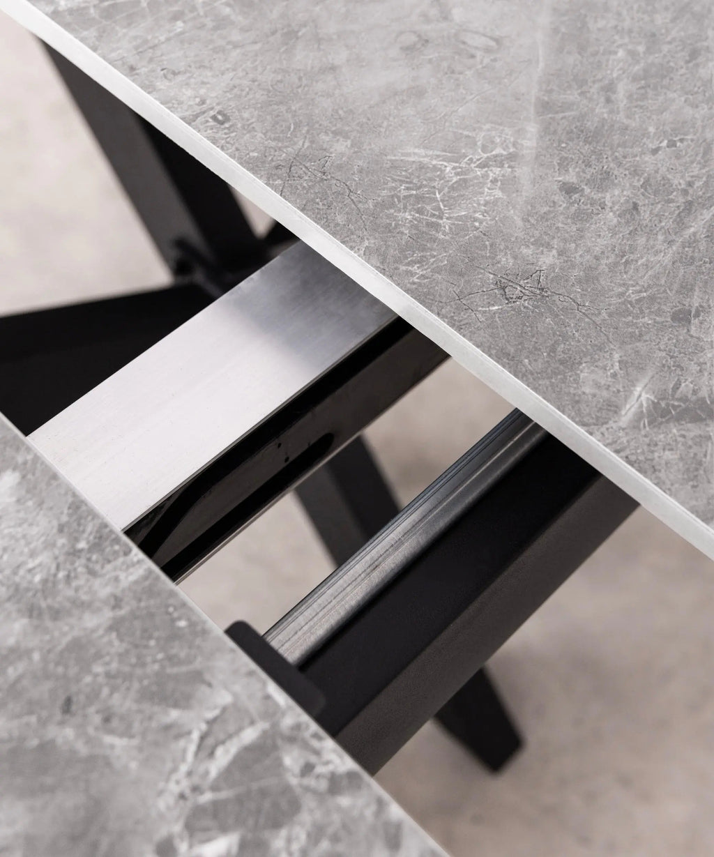 Table à manger rectangulaire extensible Travis (180-220 cm) - Glossy Grey