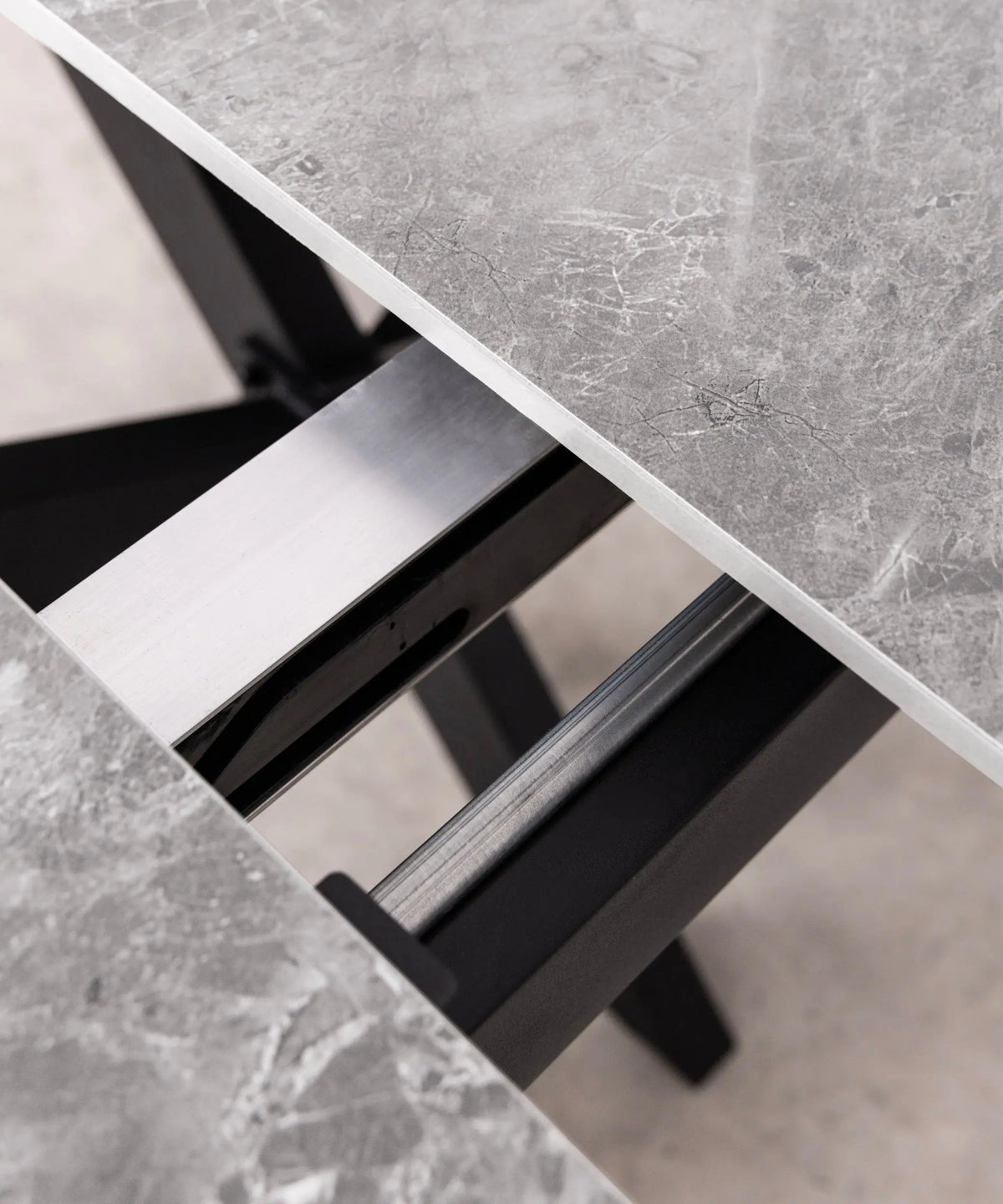 Table à manger rectangulaire extensible Travis (180-220 cm) - Glossy Grey