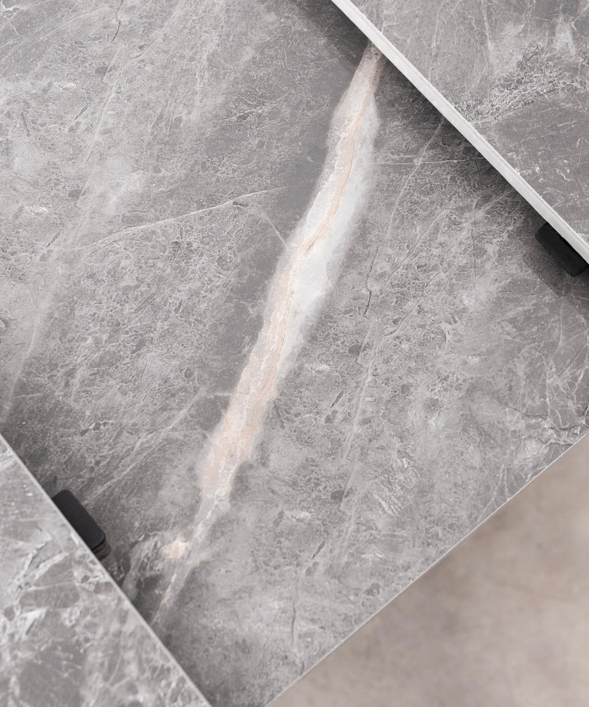 Table à manger rectangulaire extensible Travis (180-220 cm) - Glossy Grey