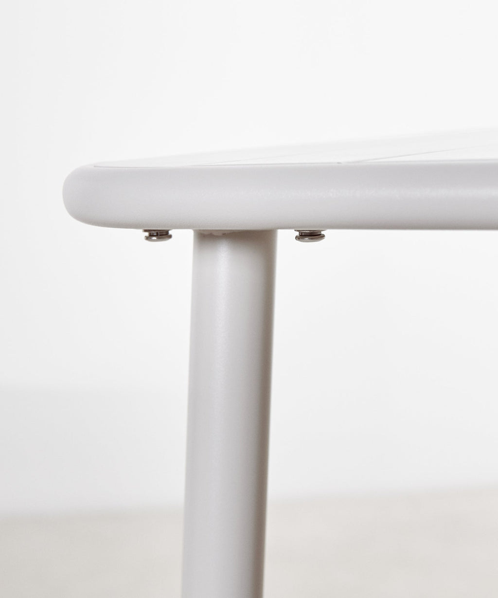 Table d'extérieur carrée en métal Brisa (70x70 cm)