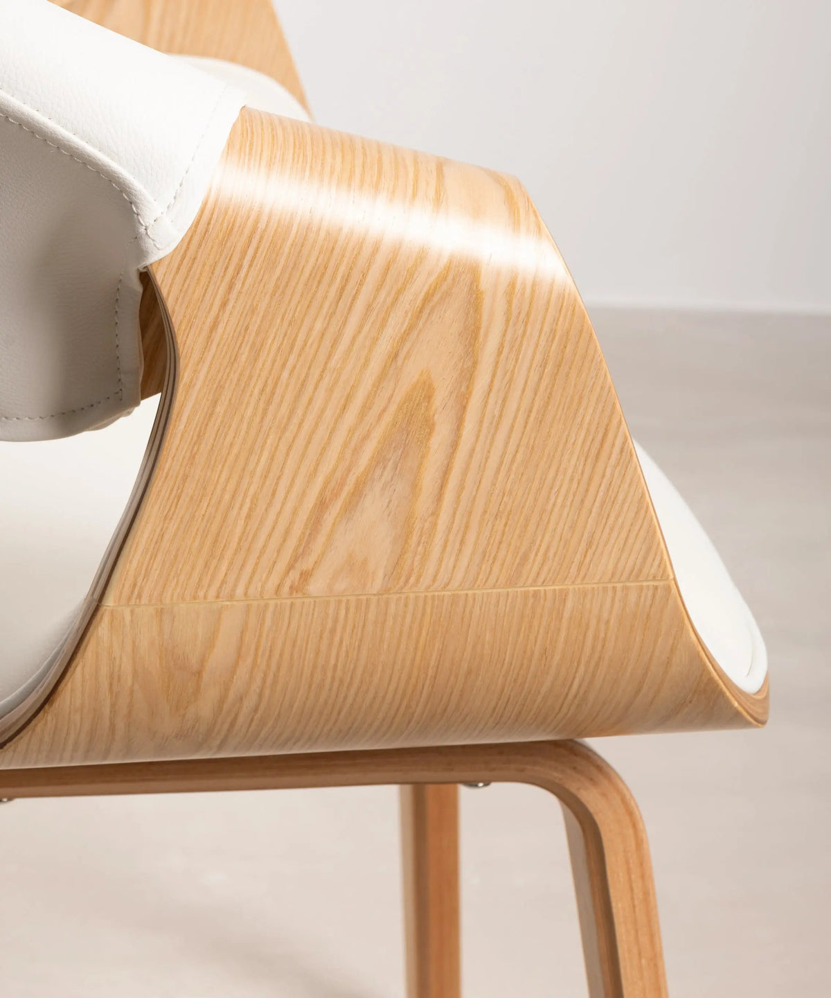 Chaise de salle à manger en bois et similicuir Binsa