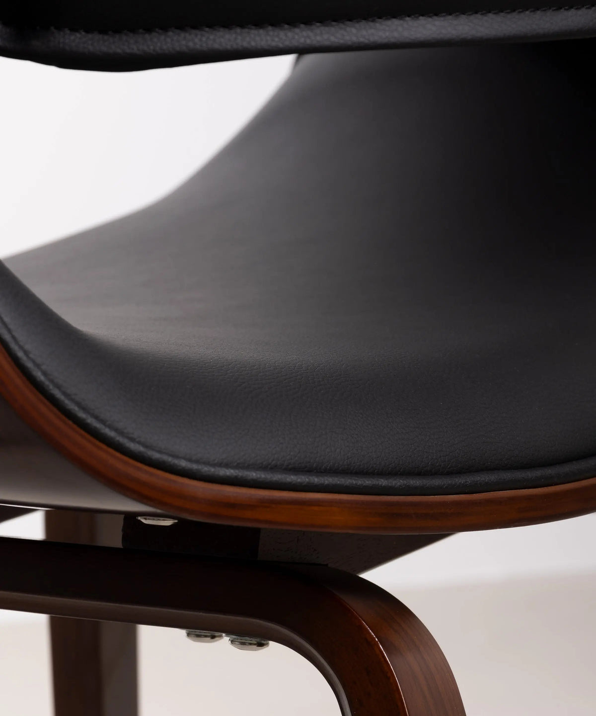 Chaise de salle à manger en bois et similicuir Binsa