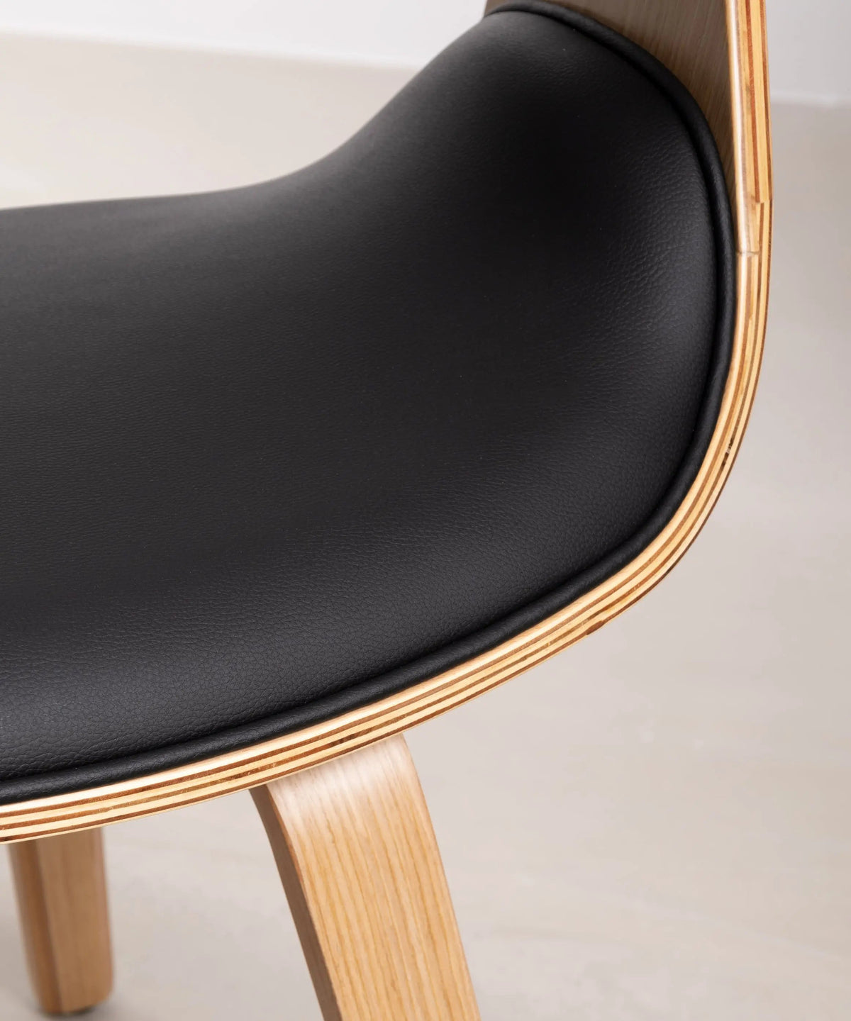Chaise de salle à manger en bois et similicuir Binsa