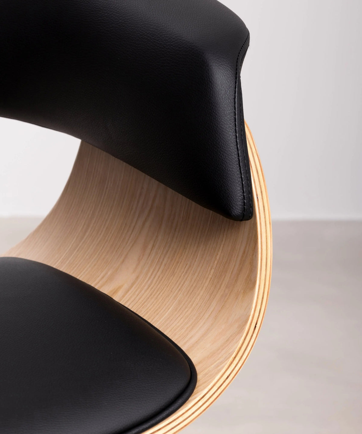 Chaise de salle à manger en bois et similicuir Beckett