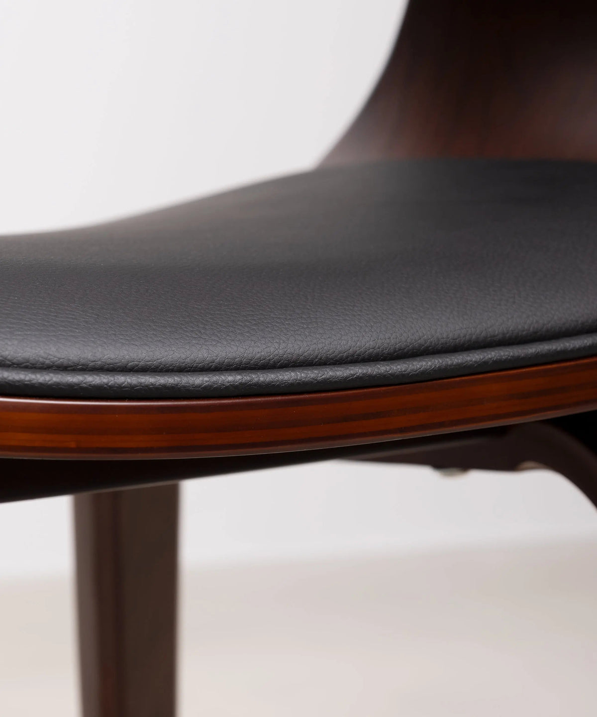 Chaise de salle à manger en bois et similicuir Beckett