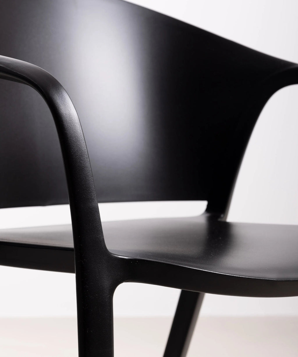 Chaise en polypropylène avec accoudoirs Pippa