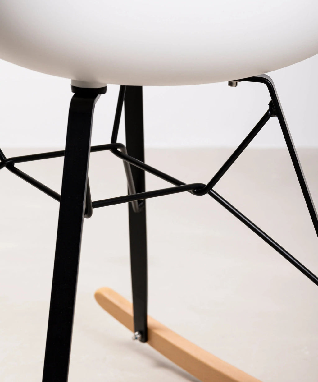 Fauteuil à bascule en polypropylène et bois Elon Arms - Balançoire