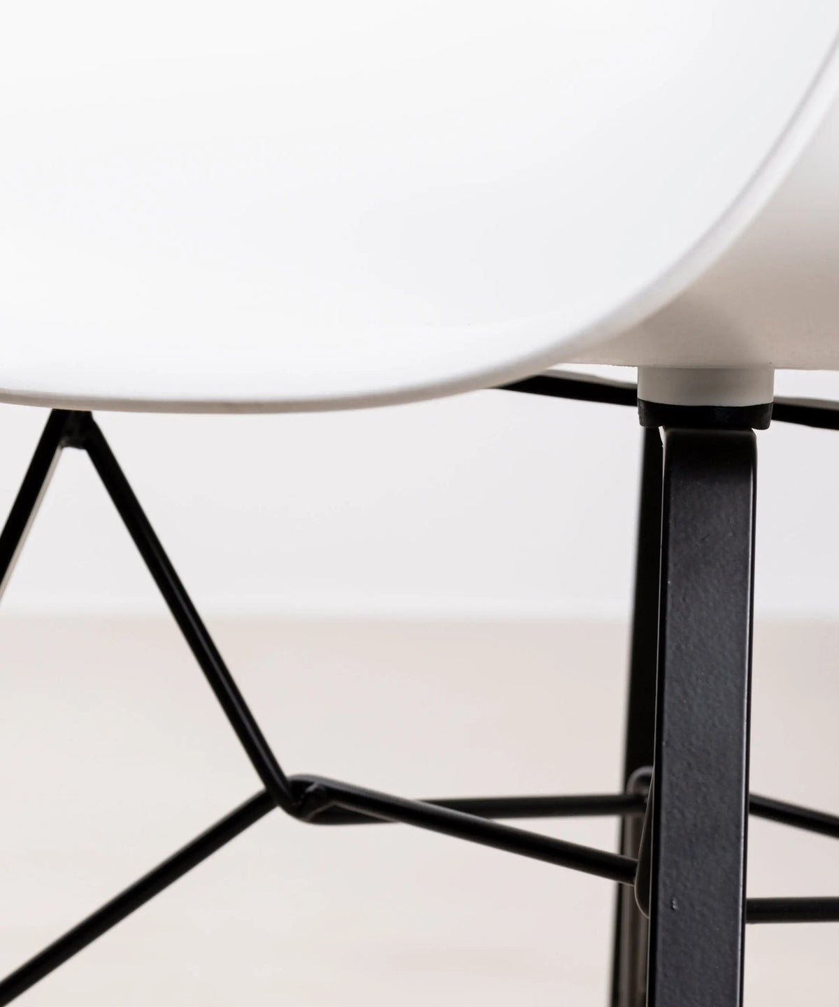 Fauteuil à bascule en polypropylène et bois Elon Arms - Balançoire