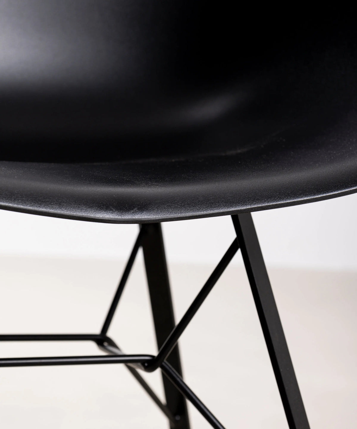 Fauteuil à bascule en polypropylène et bois Elon Arms - Balançoire