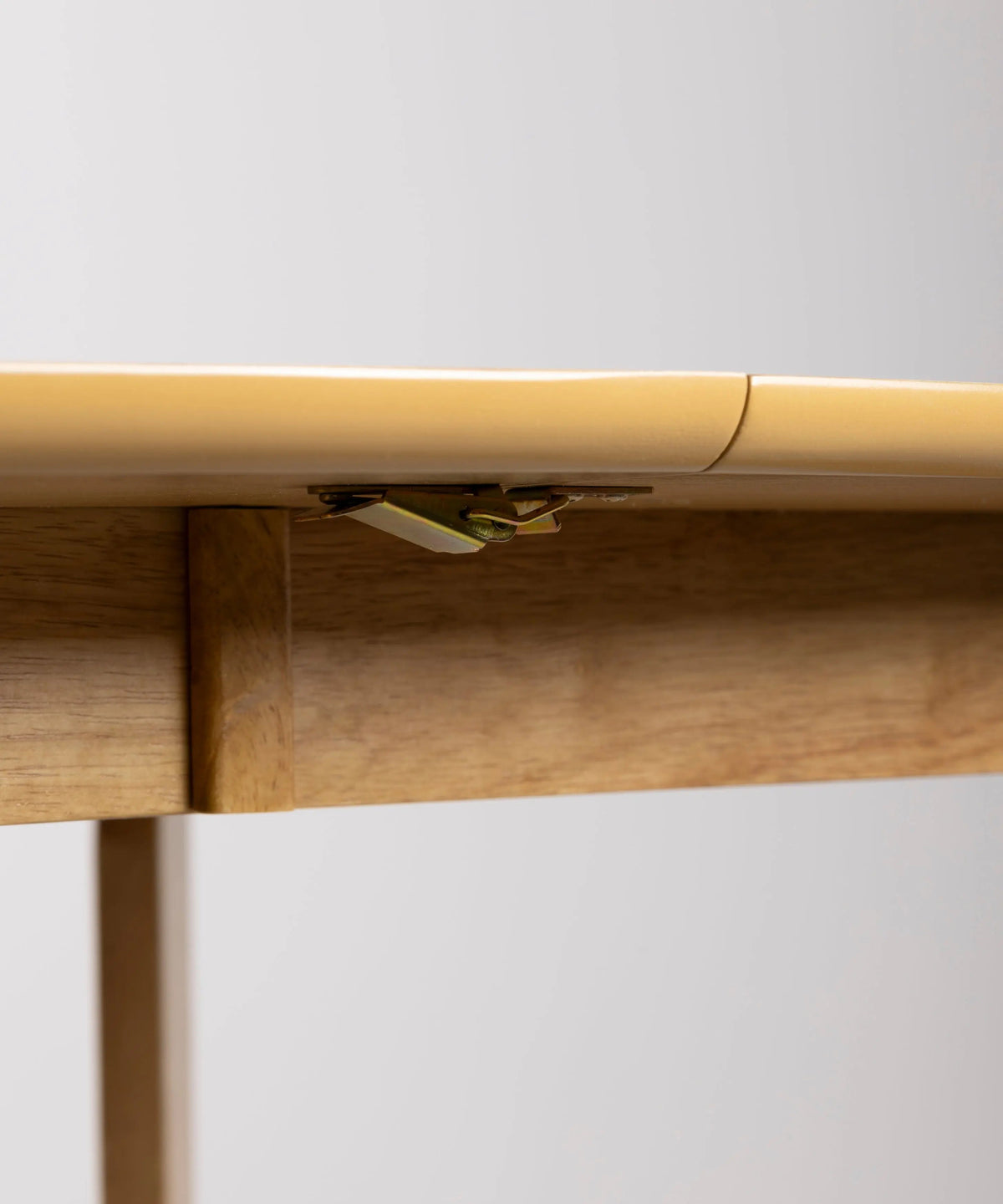 Table à manger ovale extensible en bois Gala (150–200 cm)
