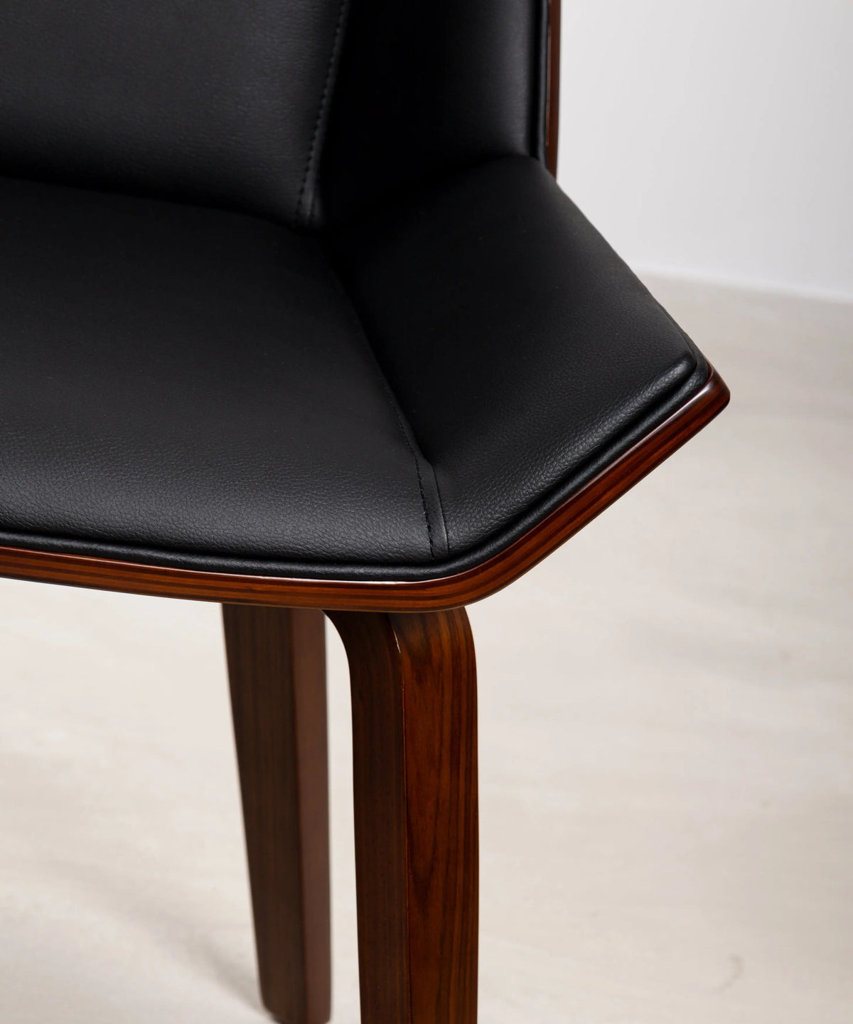 Chaise de salle à manger en bois et similicuir Lyssa