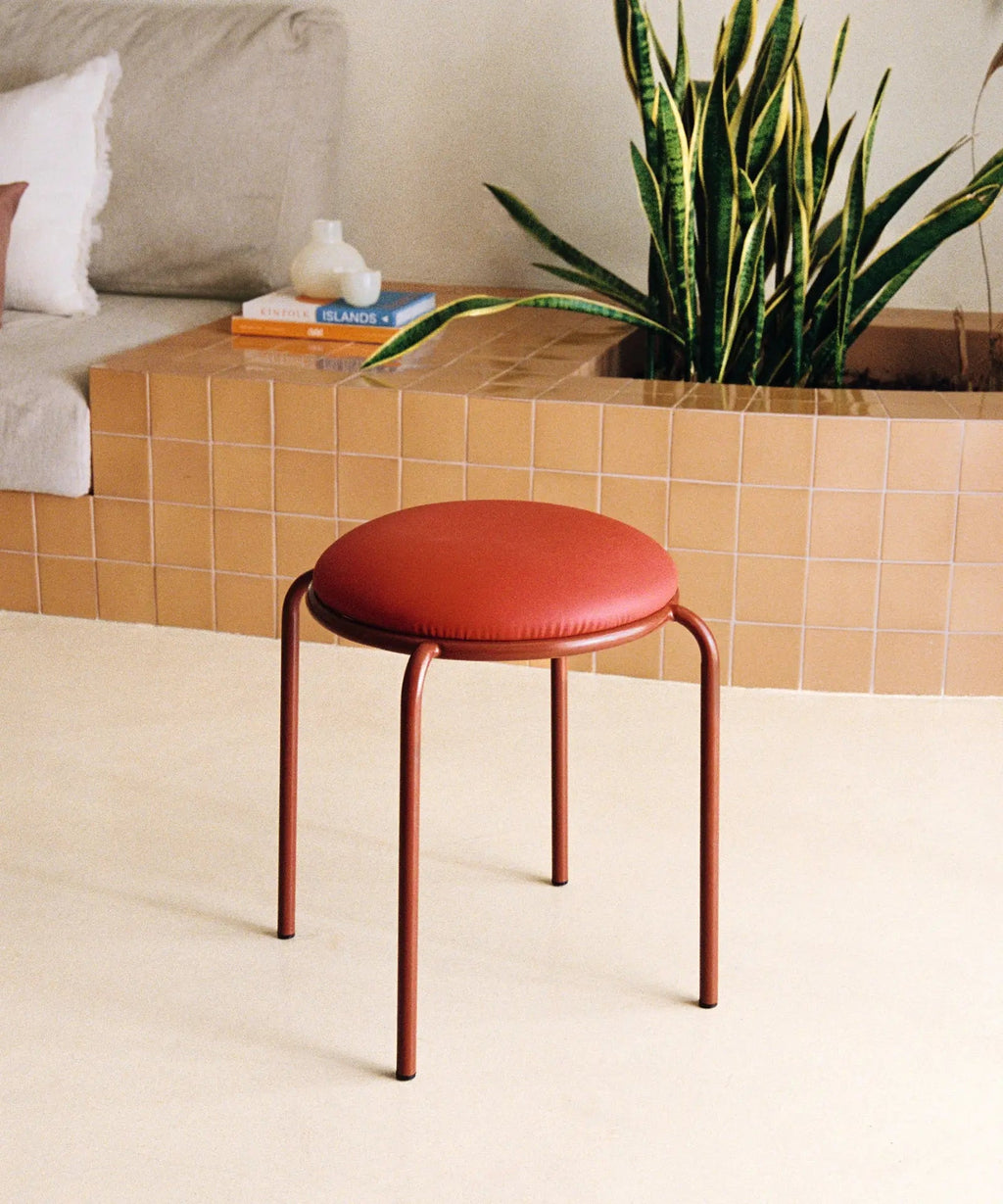 Tabouret Bas en Métal et Simili Cuir Flek