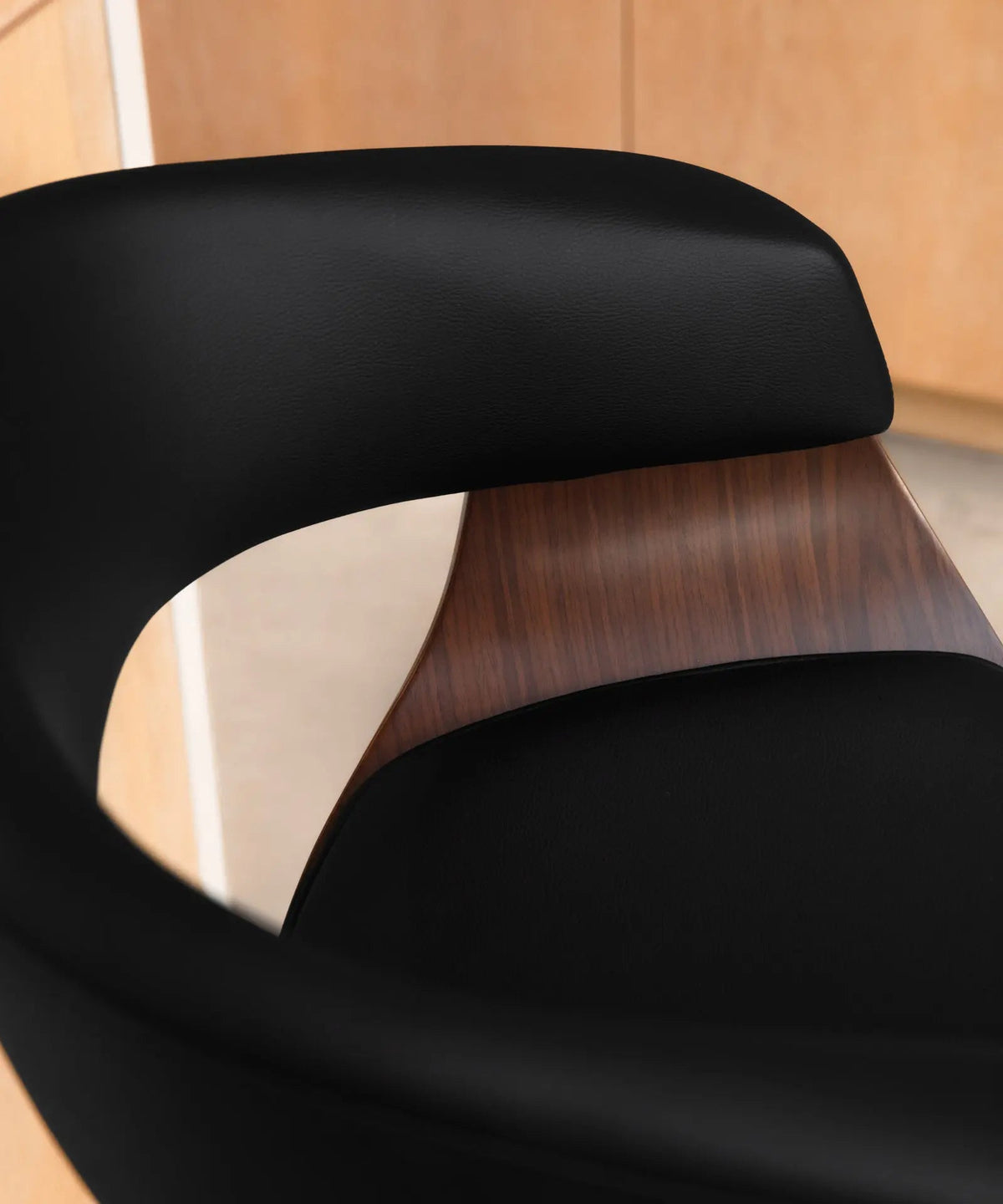 Tabouret réglable en bois et similicuir Beckett