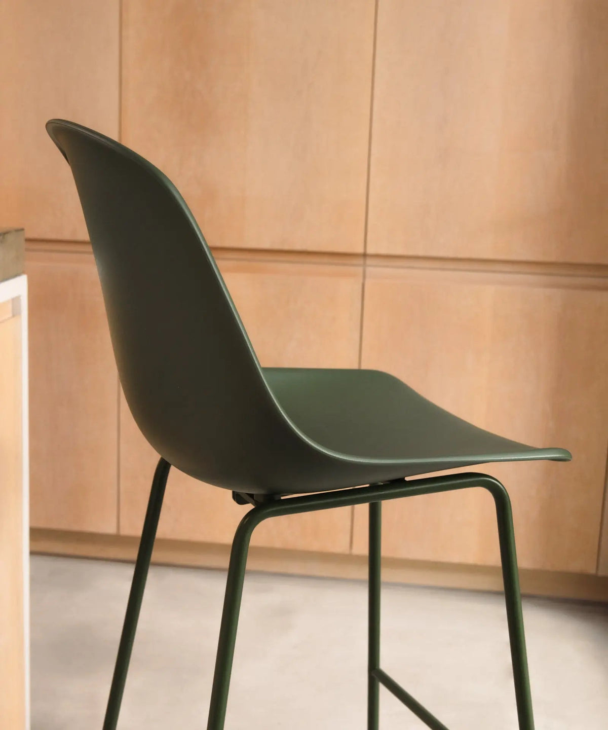 Tabouret en polypropylène et métal Veko