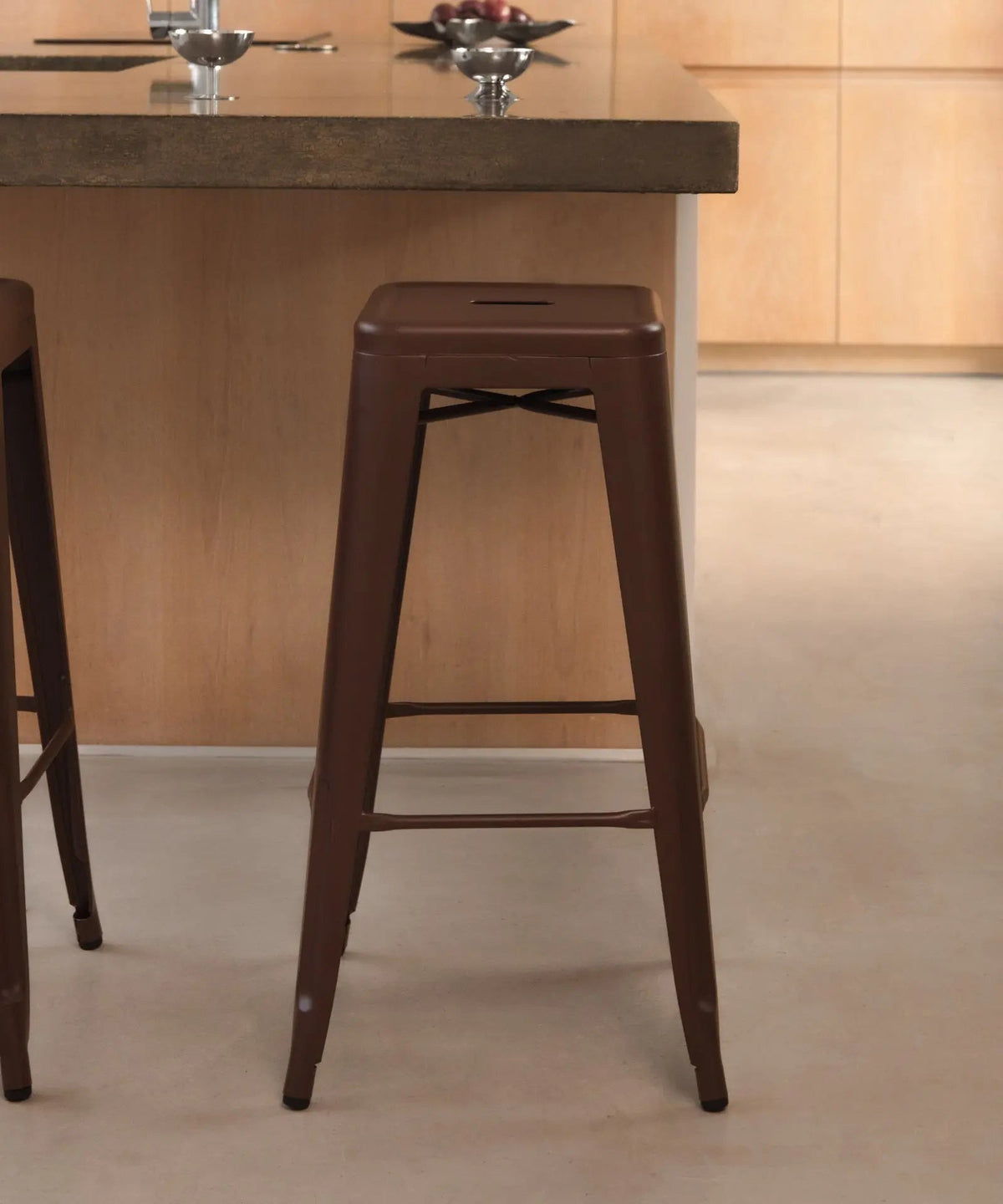 Tabouret haut en métal Tolik