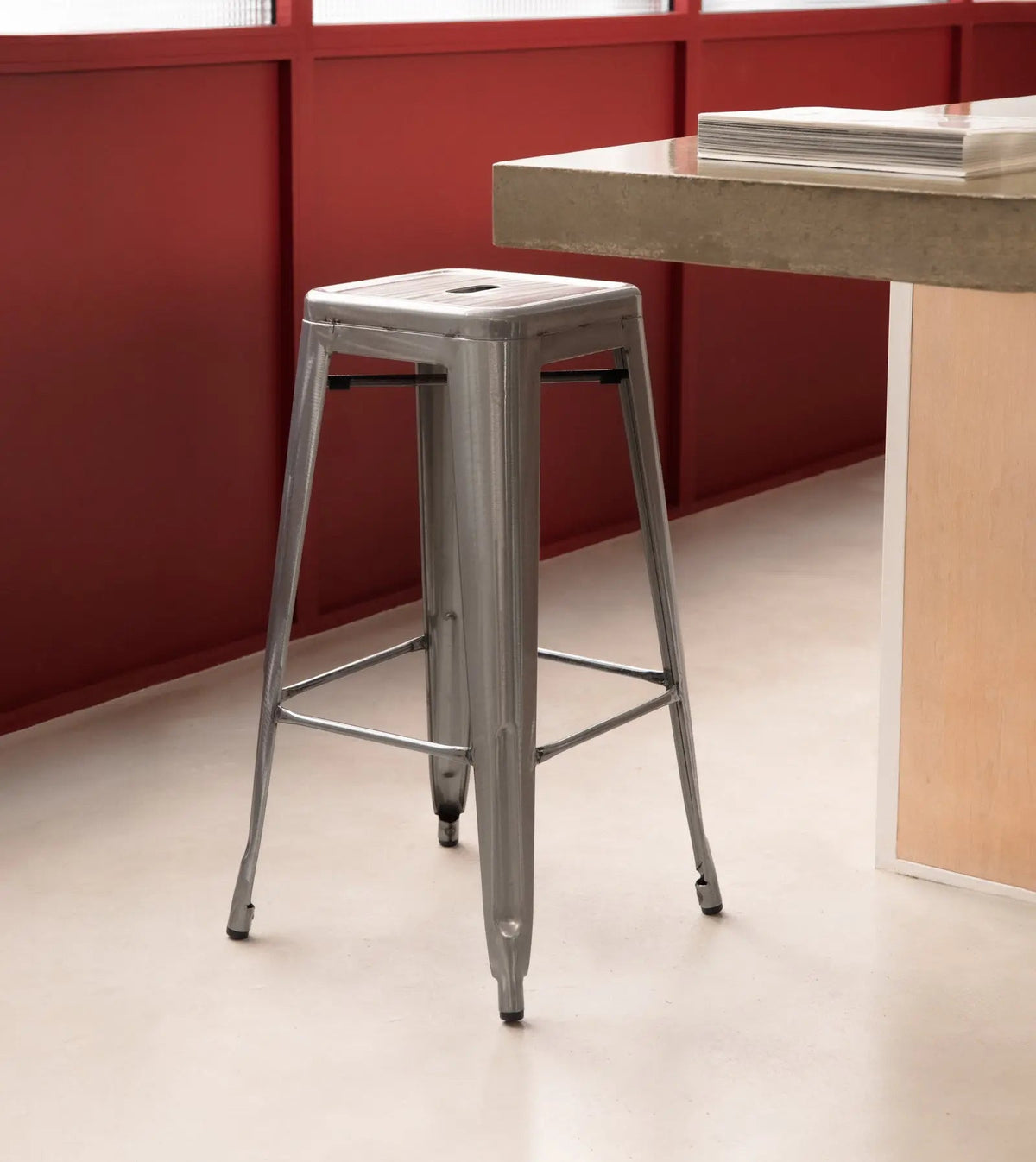 Tabouret haut en métal Tolik - Polished Edition