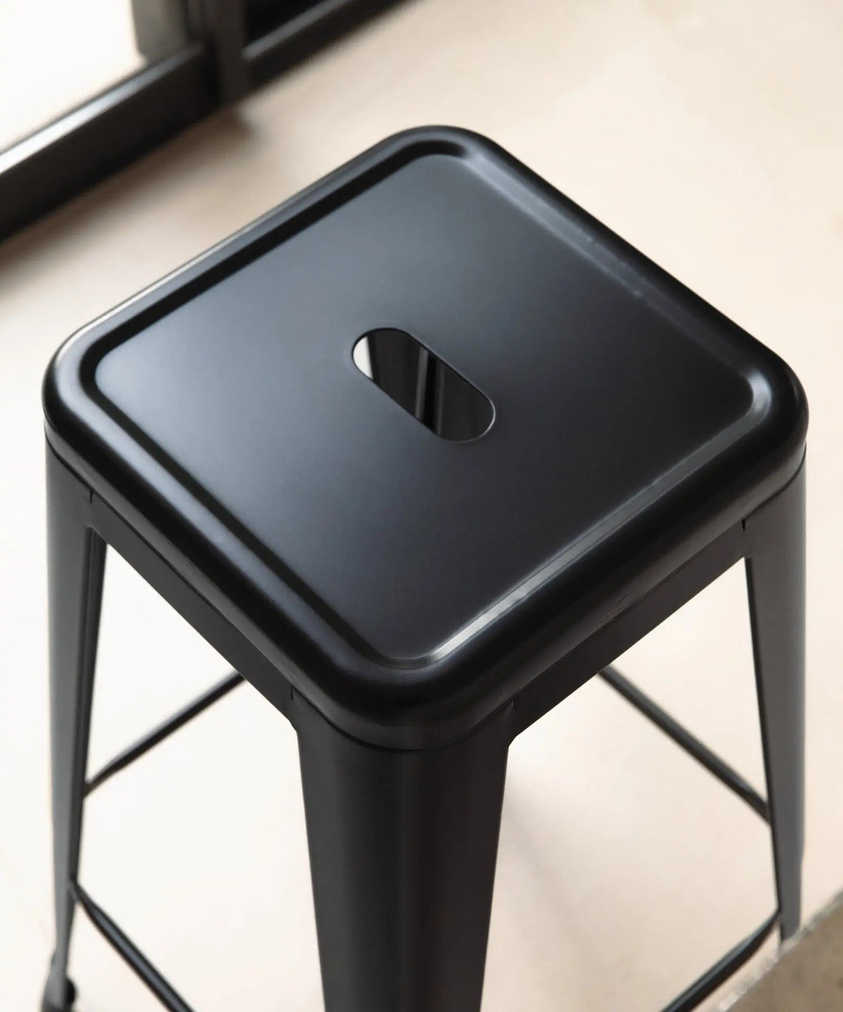 Tabouret haut en métal Tolik