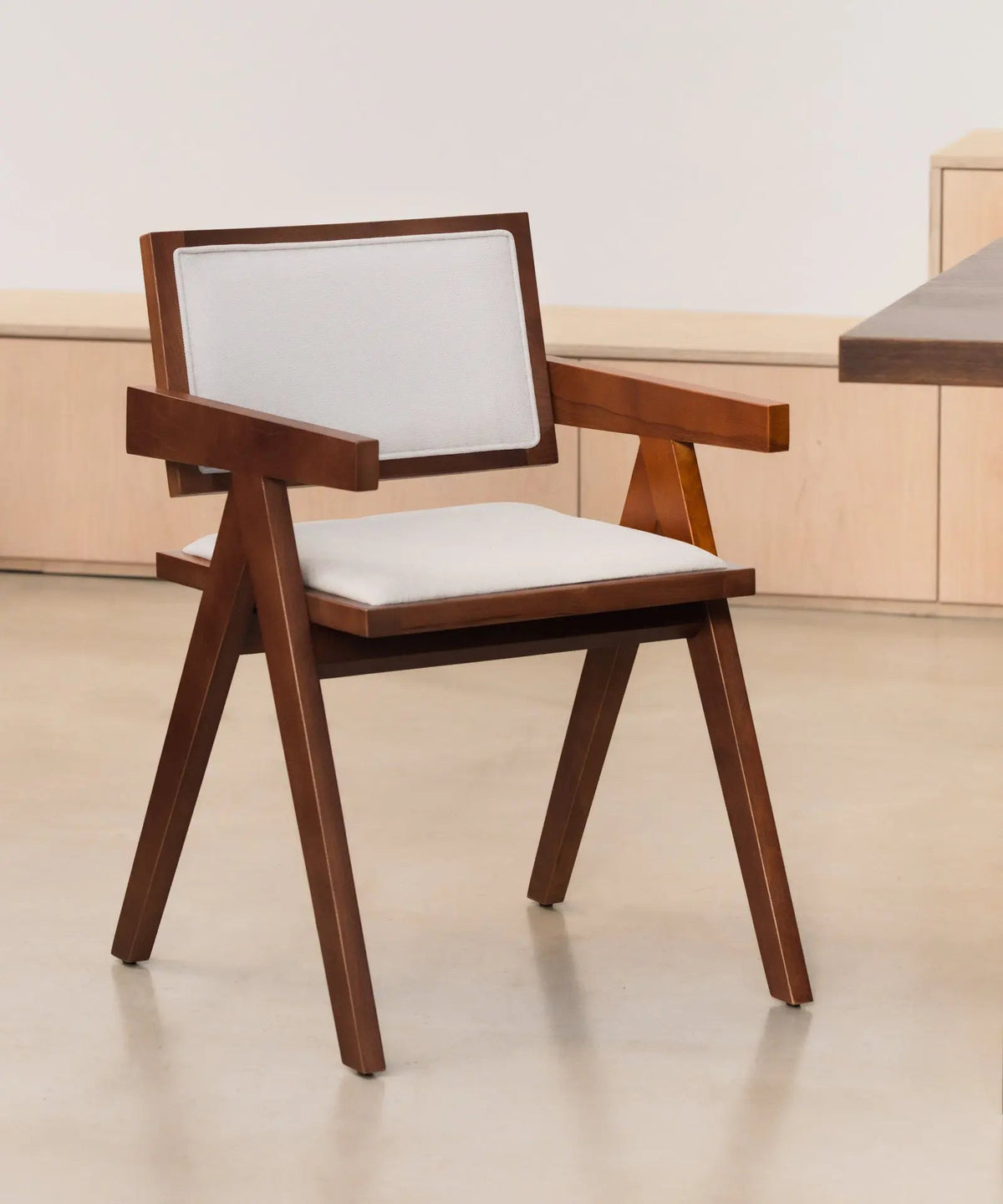 Chaise de salle à manger en bois et rembourrée Matilde Arms