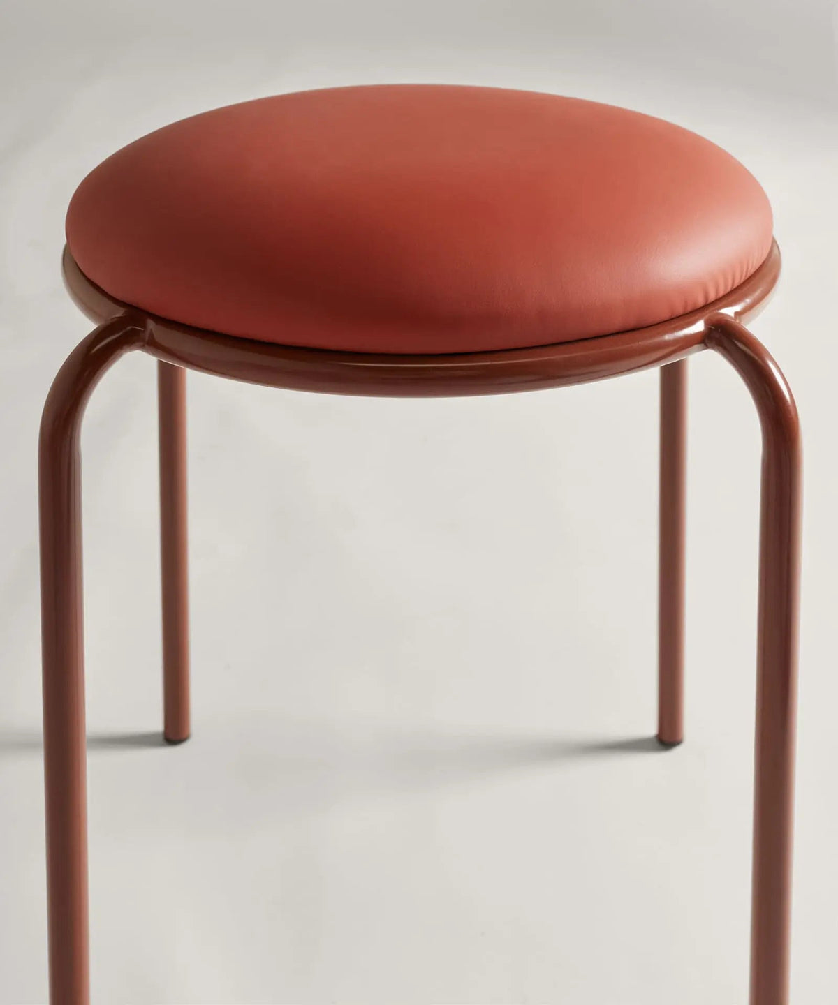 Tabouret Bas en Métal et Simili Cuir Flek
