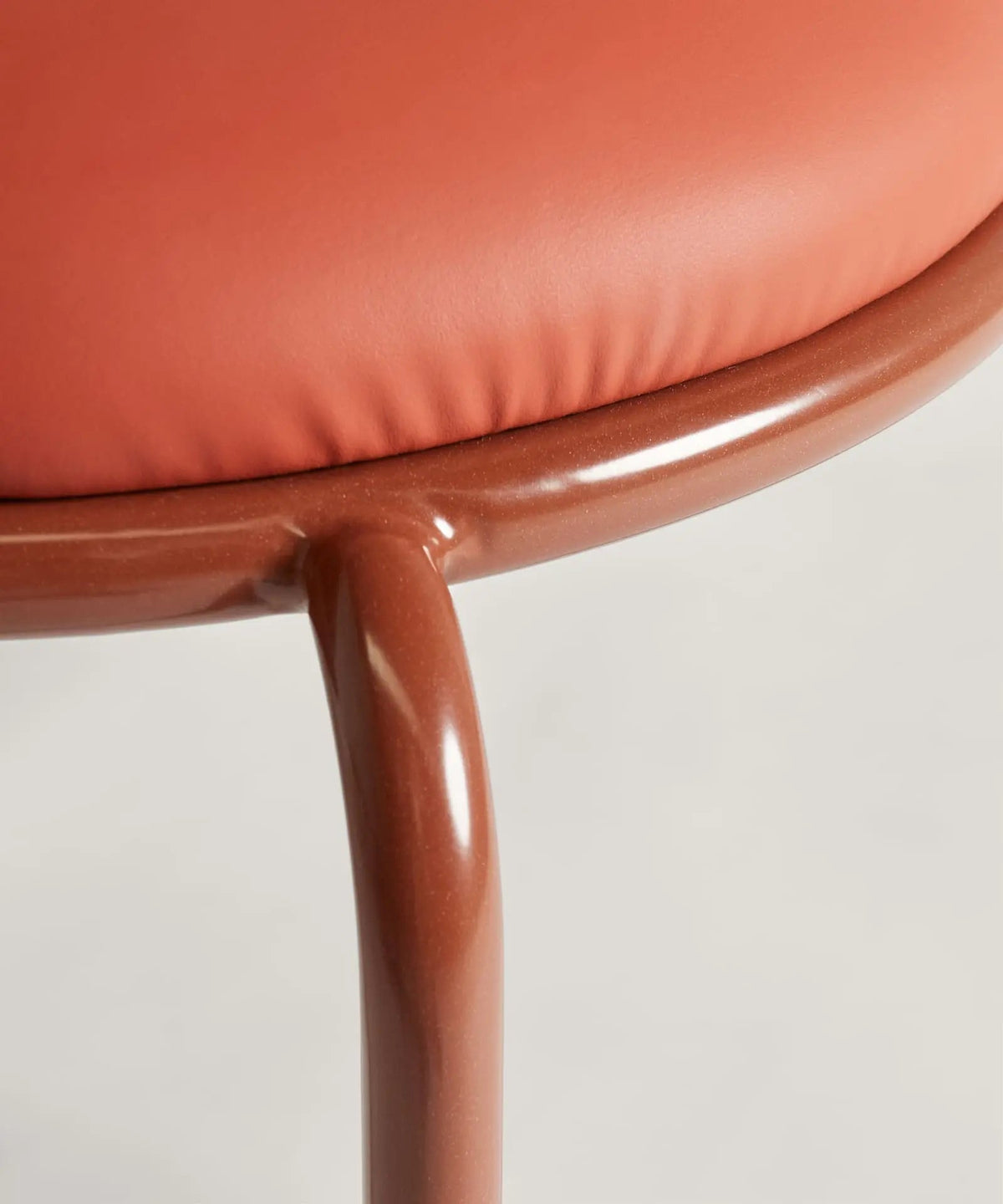 Tabouret Bas en Métal et Simili Cuir Flek