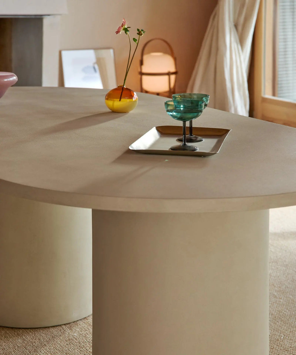 Table à manger ovale en microciment Juno (200 cm)