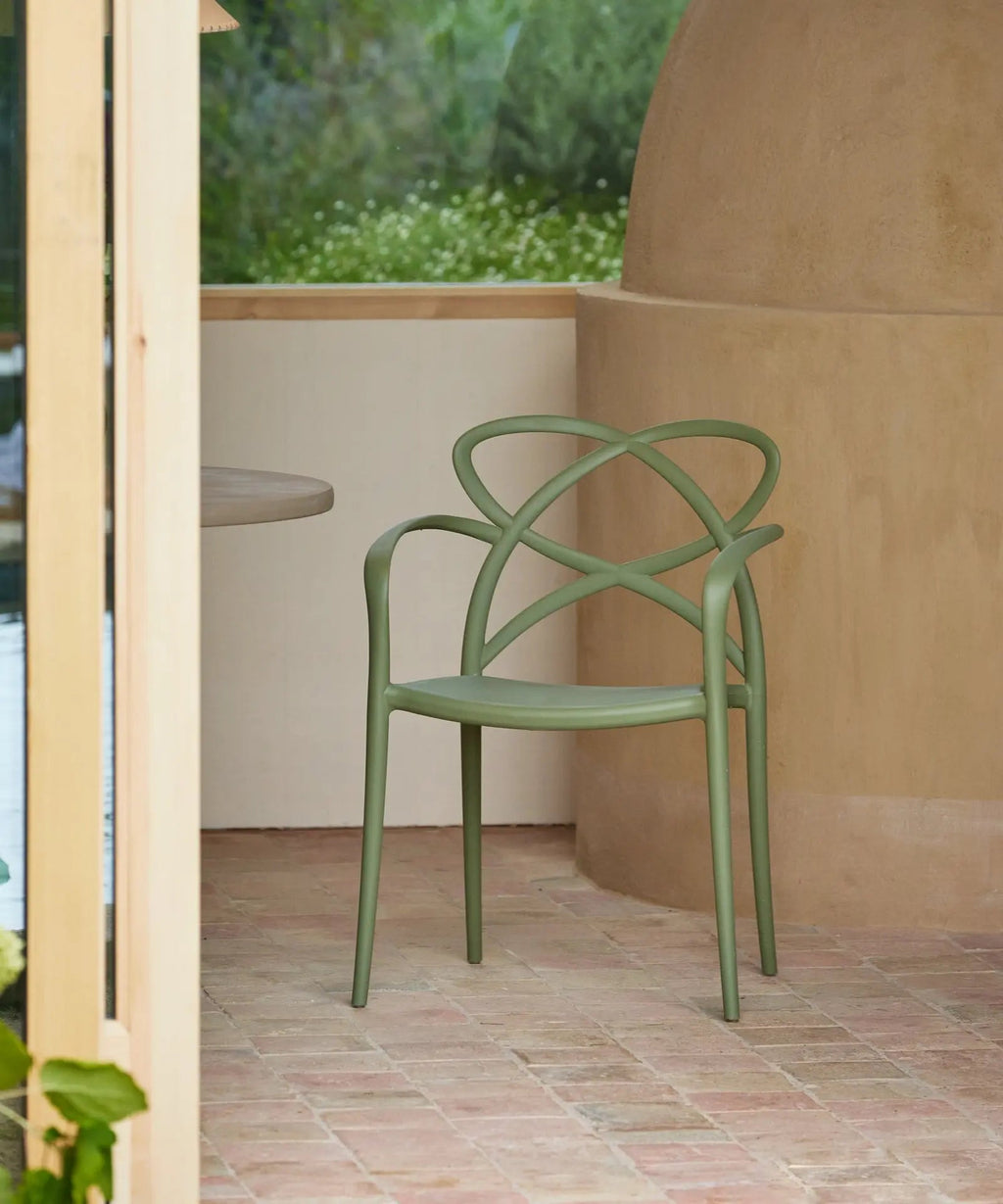 Chaise en polypropylène avec accoudoirs Maestro Arms