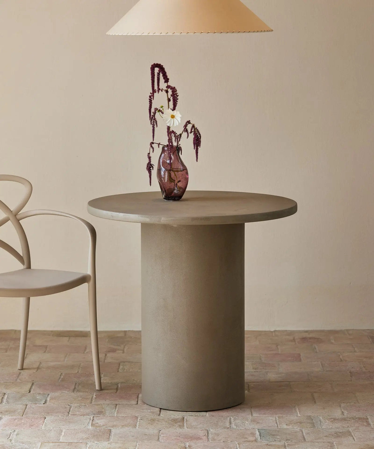 Chaise en polypropylène avec accoudoirs Maestro Arms