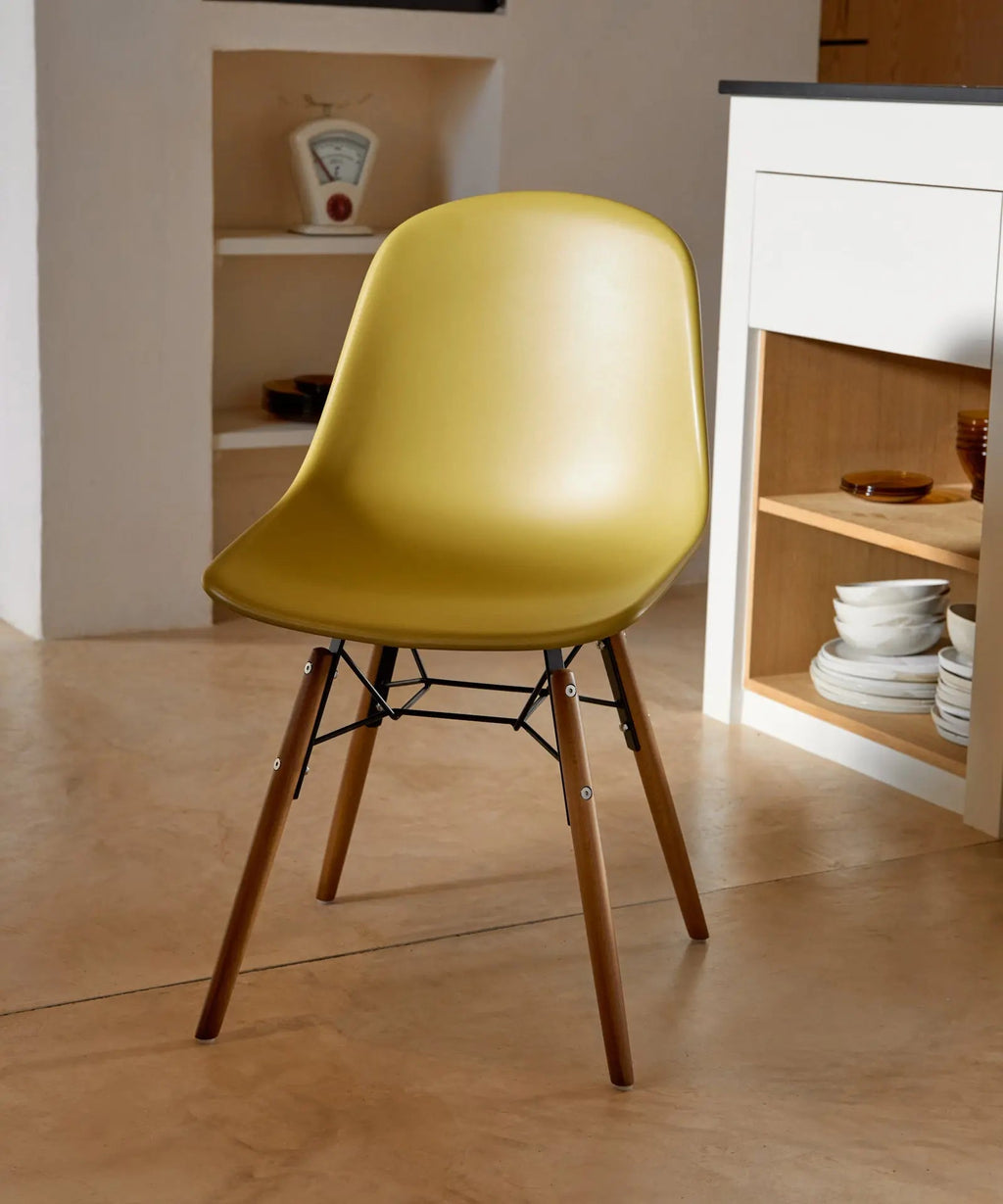 Chaise de salle à manger en polypropylène et bois Elon