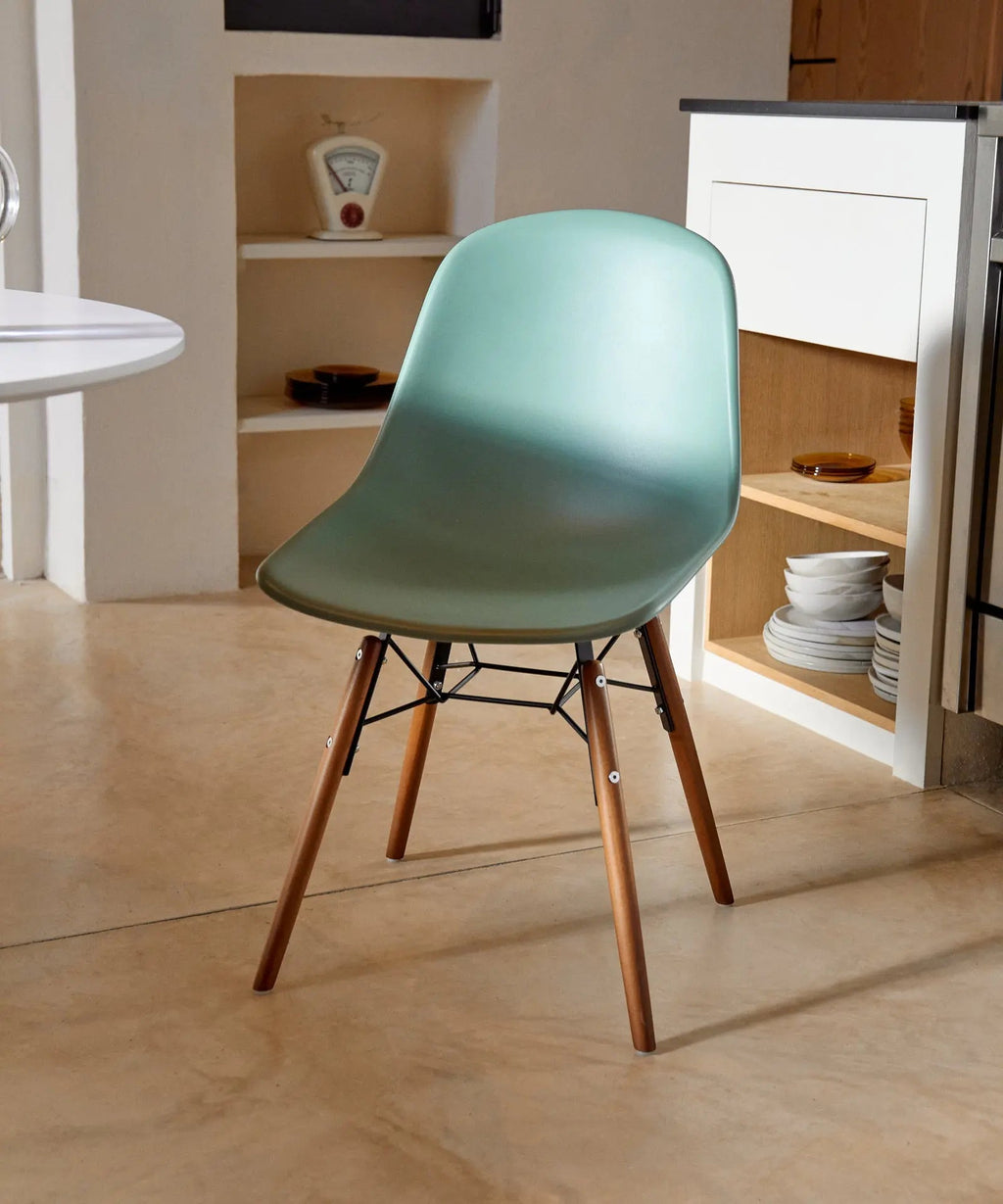 Chaise de salle à manger en polypropylène et bois Elon