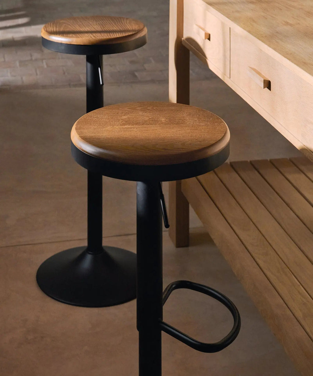 Tabouret de Bar Réglable en Acier et Bois Oslo