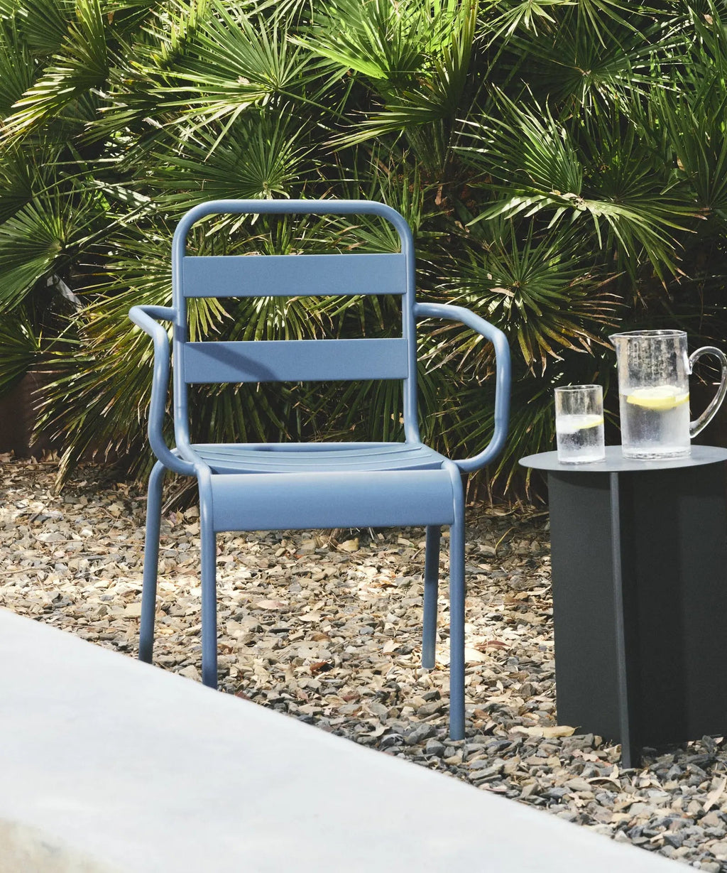 Chaise en métal d’extérieur avec accoudoirs Bora