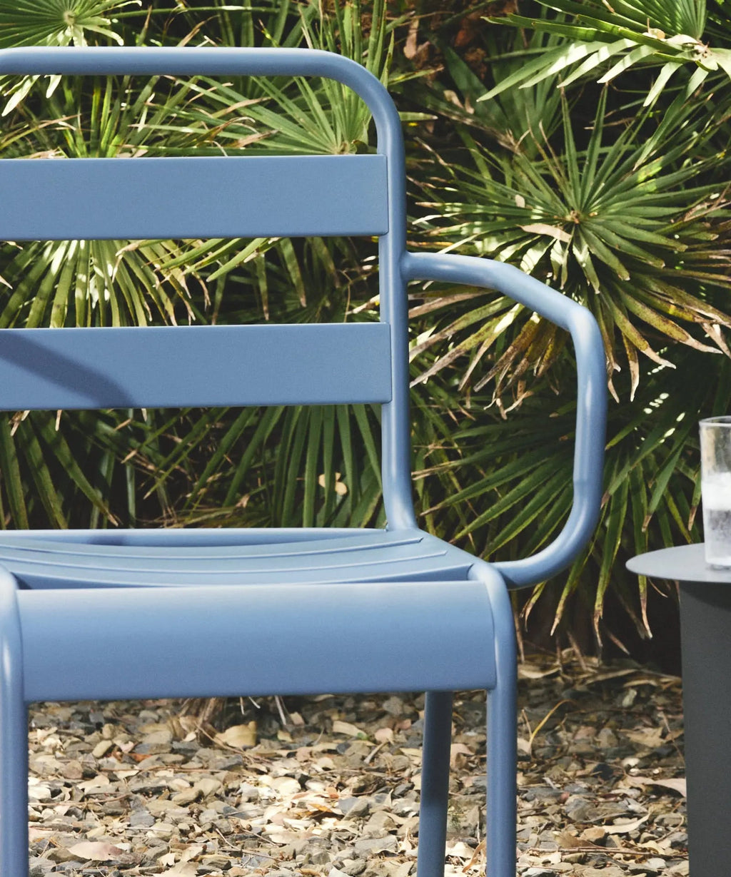 Chaise en métal d’extérieur avec accoudoirs Bora