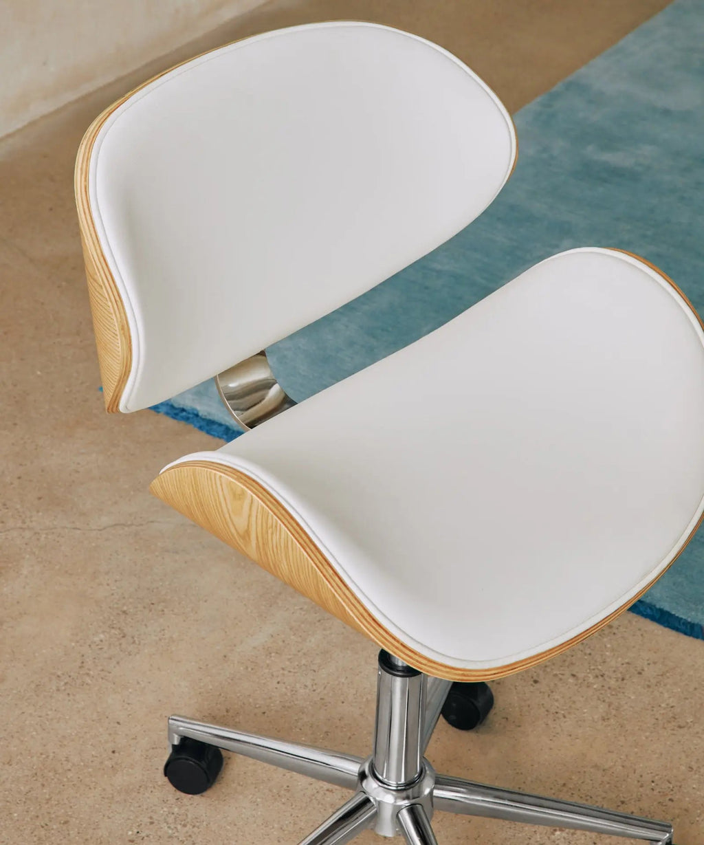 Chaise de bureau en similicuir et bois Shelley