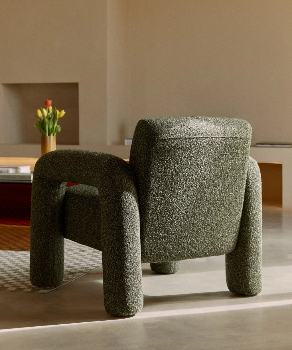 Fauteuil en tissu bouclé avec accoudoirs Cloud
