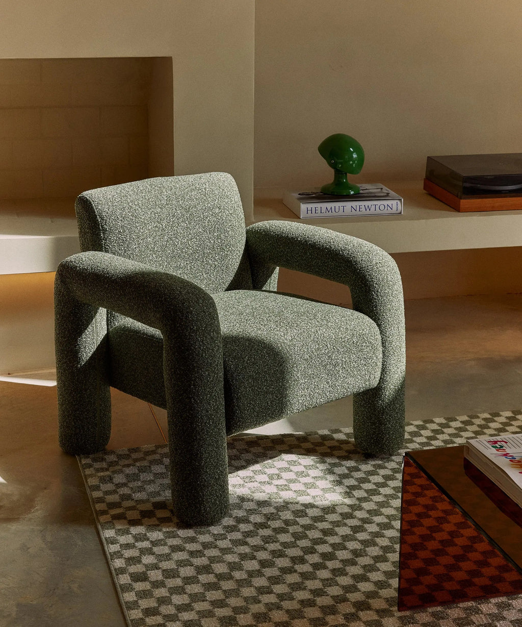 Fauteuil en tissu bouclé avec accoudoirs Cloud