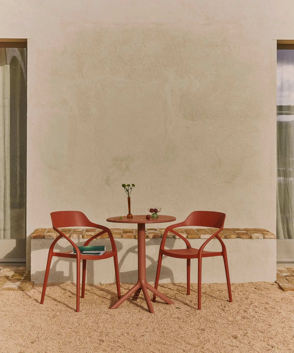 Chaise empilable Grace en polypropylène - Édition Limitée