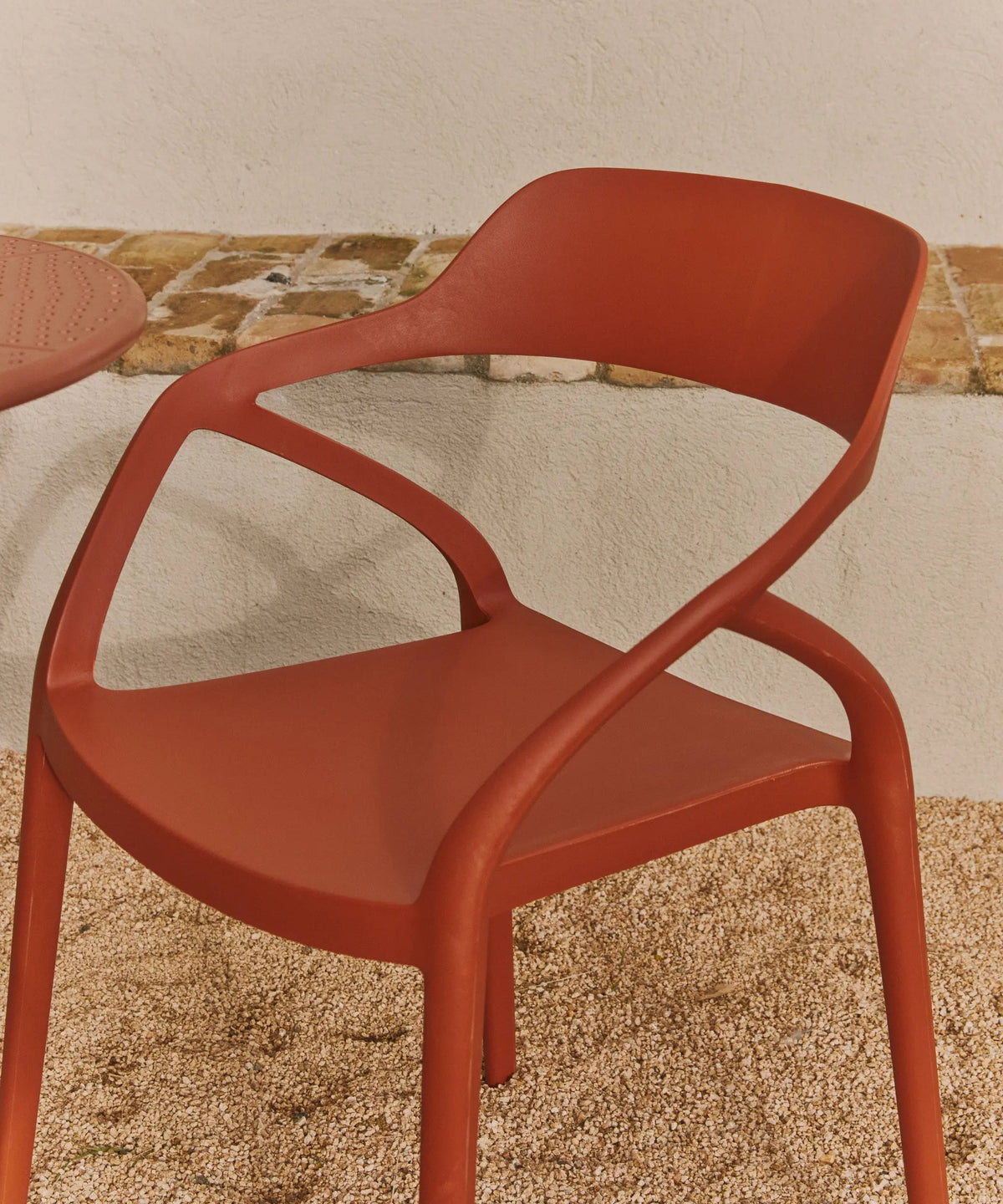 Chaise empilable Grace en polypropylène - Édition Limitée