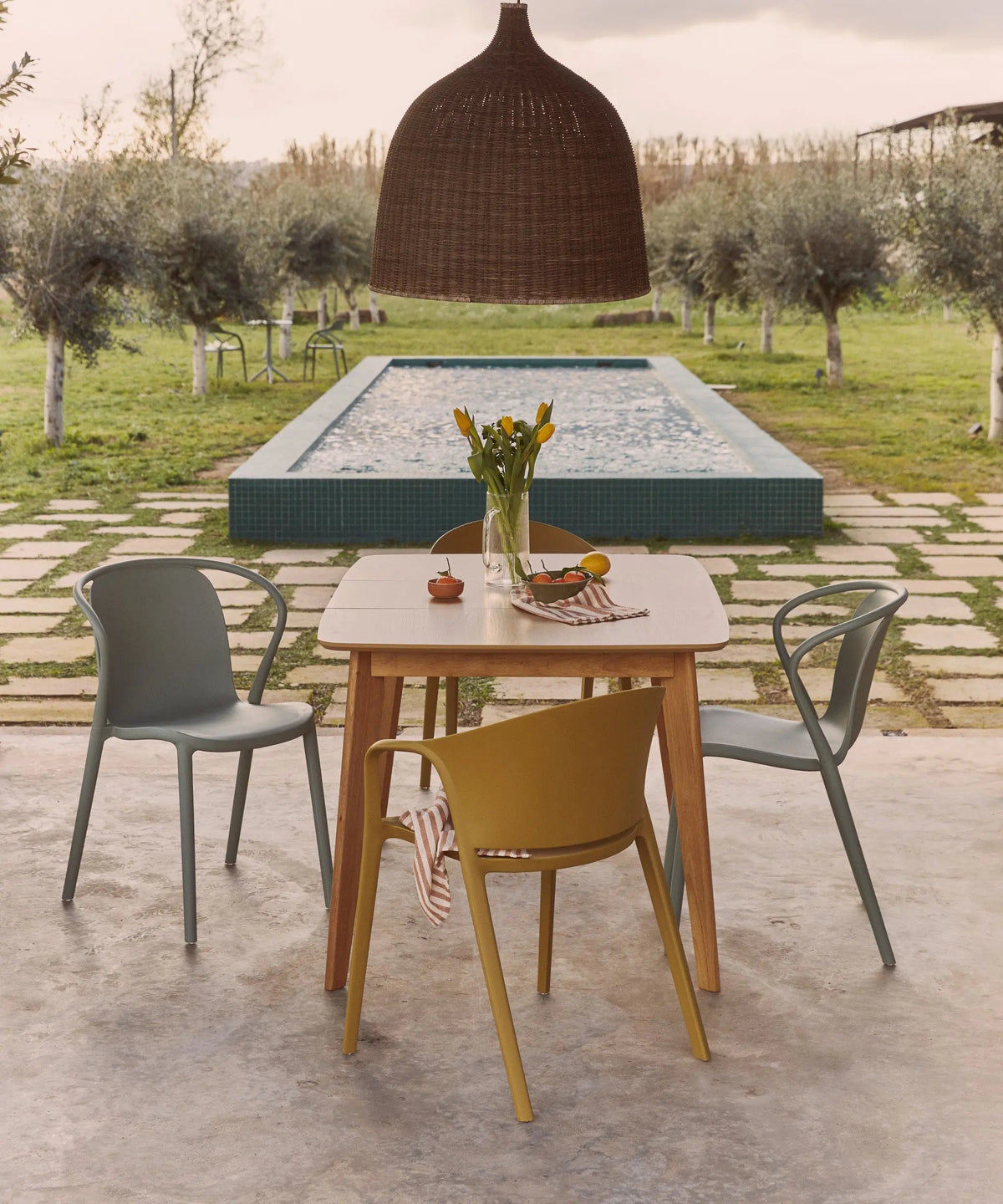 Chaise en polypropylène avec accoudoirs Pippa