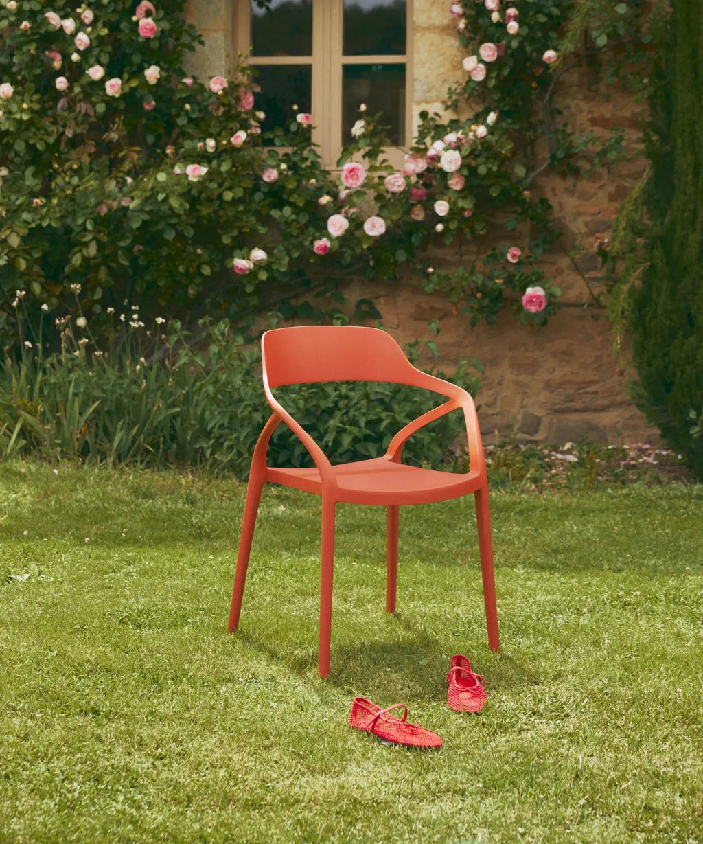Chaise empilable Grace en polypropylène - Édition Limitée