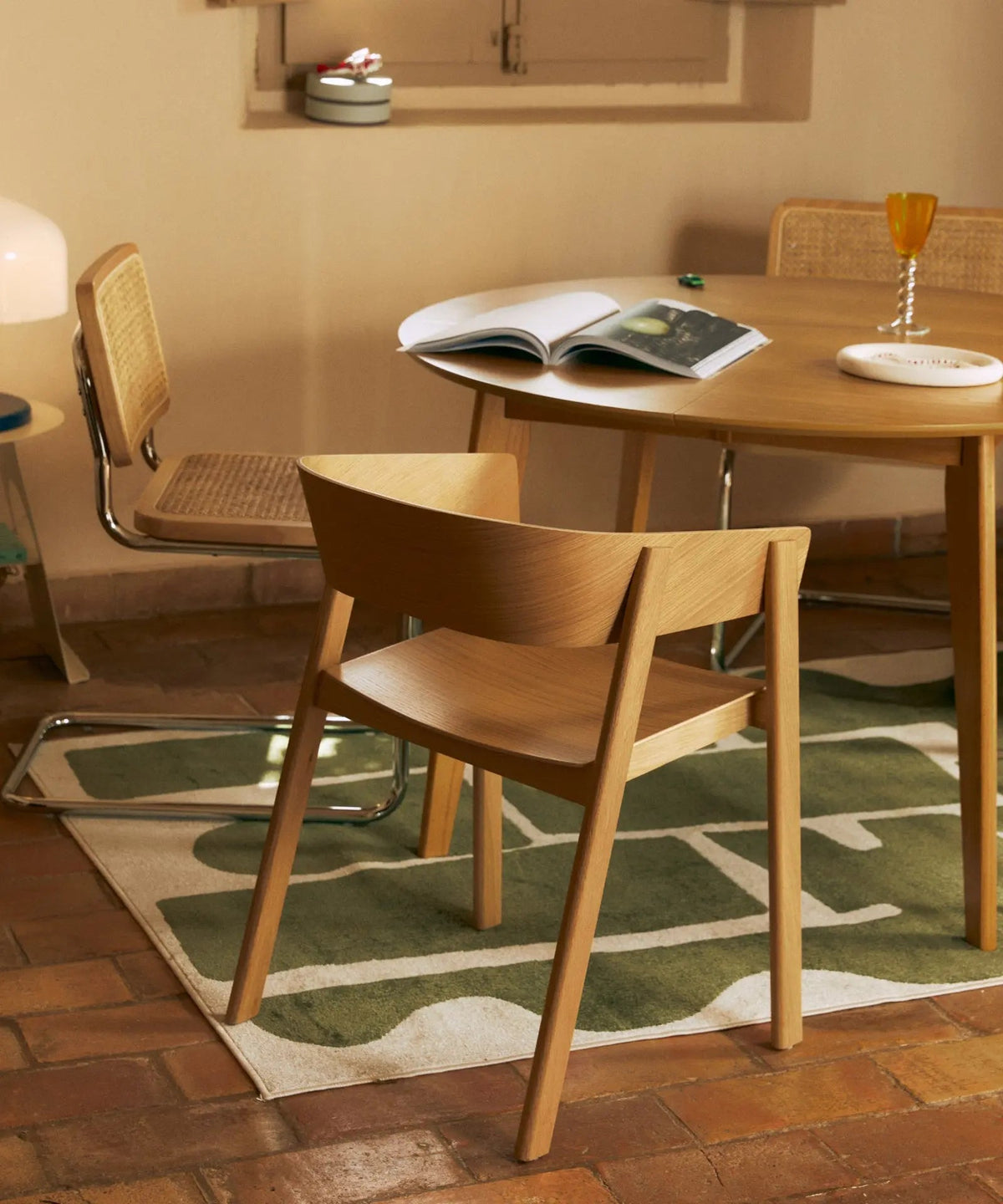 Chaise de salle à manger en bois avec accoudoirs Isabella