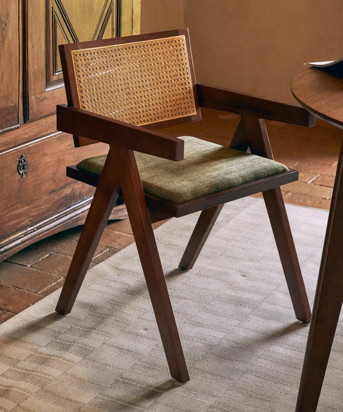 Chaise de salle à manger en bois, rotin et tissu Pauline Arms Color Edition
