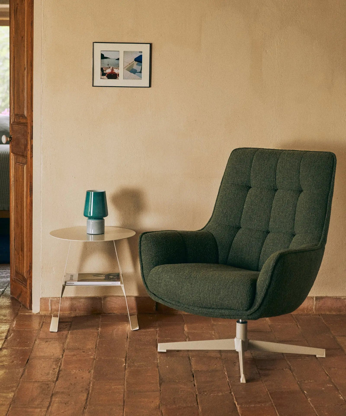Fauteuil rotatif en tissu doux Alvar