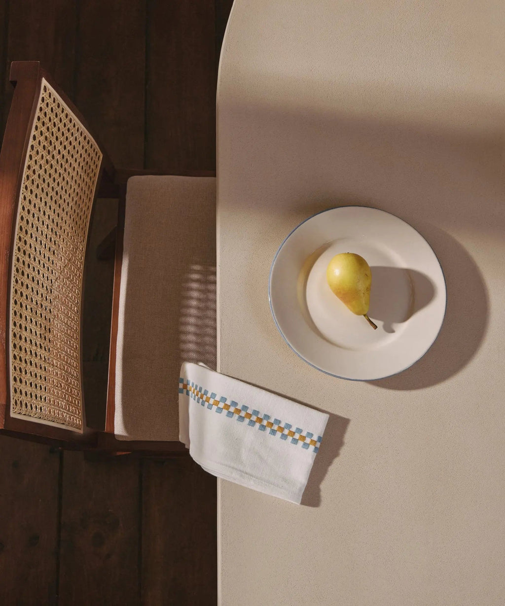 Table à manger ovale en microciment Juno (200 cm)