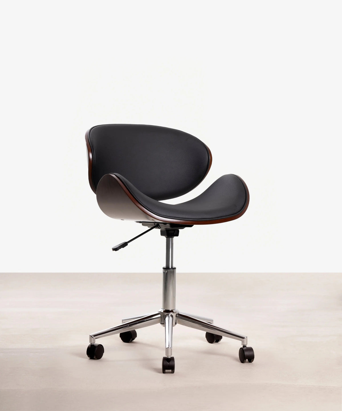 Chaise de bureau en similicuir et bois Shelley