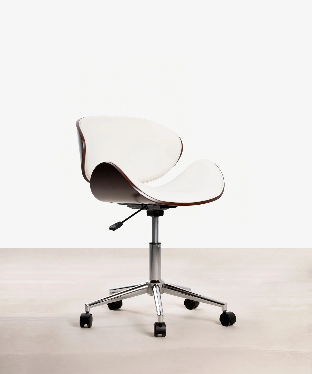 Chaise de bureau en similicuir et bois Shelley